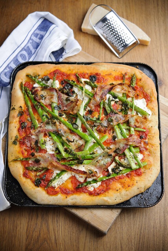 British Asparagus, Ricotta & Pancetta Pizza