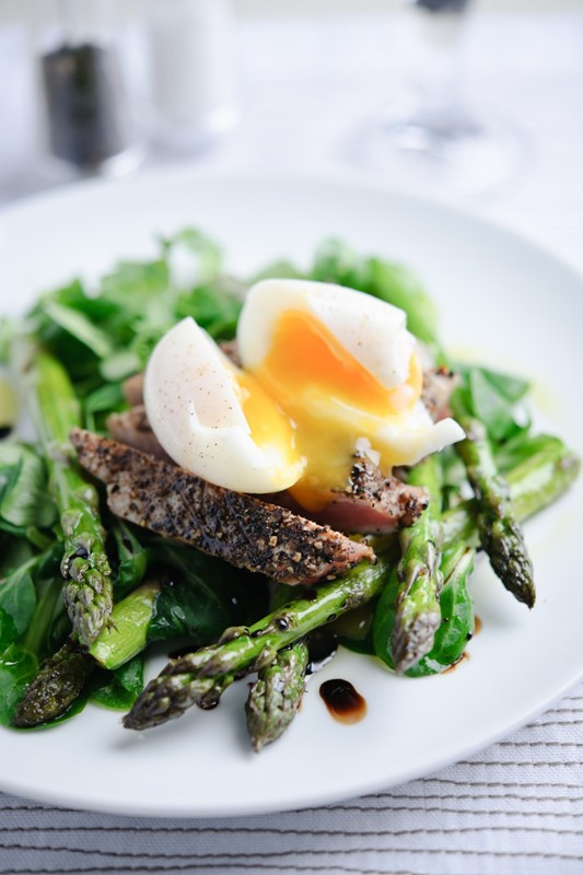 British asparagus and hot tuna Niçoise salad